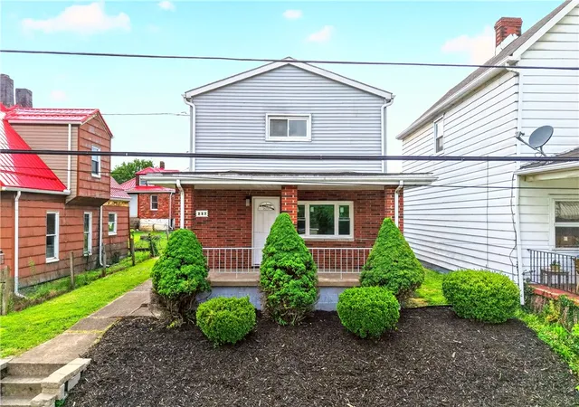 Photo 3 of Single family home for sale at 237 Allen Ave, Donora, PA 15033 | MLS# 1768735 | Listing updated on 2026-09-01