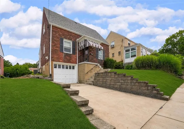 Photo 2 of Single family home for sale at 1422 Simona Dr, Stanton Heights, PA 15201 | MLS# 1767901 | Listing updated on 2026-09-07