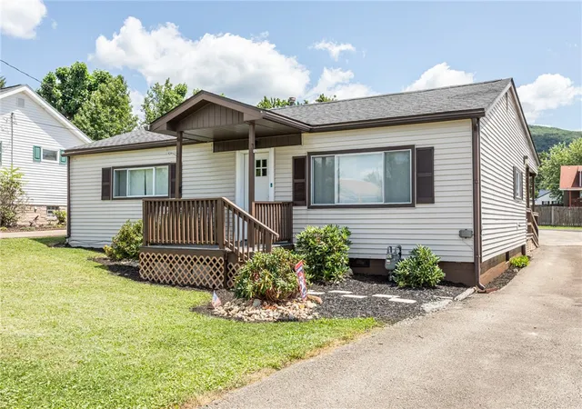 Photo 2 of Single family home for sale at 198 Hopwood Fairchance Rd, South Union Twp, PA 15401 | MLS# 1768714 | Listing updated on 2026-09-04