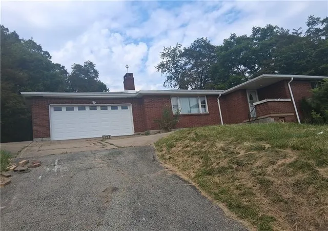 Photo 1 of Single family home for sale at 587 E Pittsburgh St, Salem Twp, PA 15601 | MLS# 1768892 | Listing updated on 2026-09-01