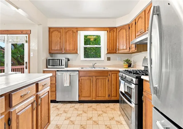 Photo 2 of Sale Pending at 541 Foltz Dr, Verona, PA 15147 | MLS# 1768886 | Listing updated on 2026-09-30