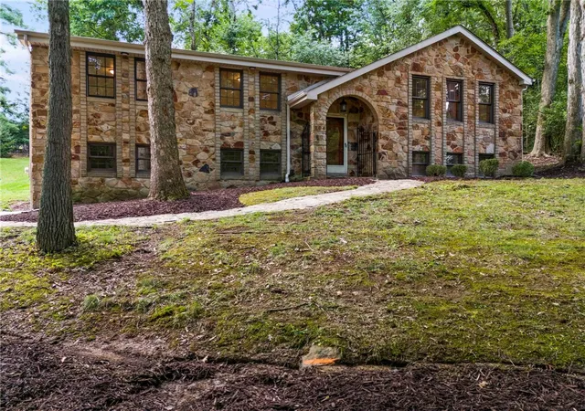 Photo 1 of Single family home for sale at 204 Fineview Dr, Peters Twp, PA 15317 | MLS# 1768891 | Listing updated on 2026-10-06