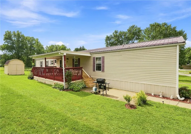 Photo 3 of Manufactured home for sale at 1770 Pine Holw Blvd #47, Hermitage, PA 16148 | MLS# 1768905 | Listing updated on 2026-09-12