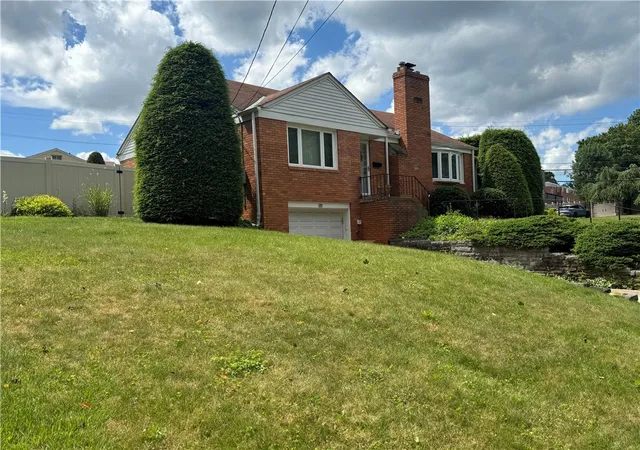 Photo 2 of Single family home for sale at 749 Harden Dr, Ross Twp, PA 15229 | MLS# 1768930 | Listing updated on 2026-09-14