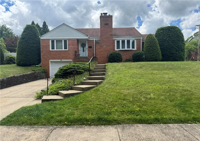 Photo 3 of Single family home for sale at 749 Harden Dr, Ross Twp, PA 15229 | MLS# 1768930 | Listing updated on 2026-09-14