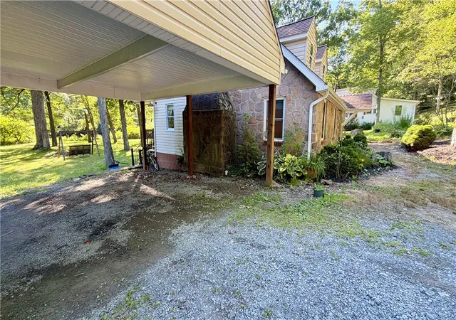Photo 3 of Single family home for sale at 353 Creek Dr, Slippery Rock Twp, PA 16057 | MLS# 1768972 | Listing updated on 2026-10-06