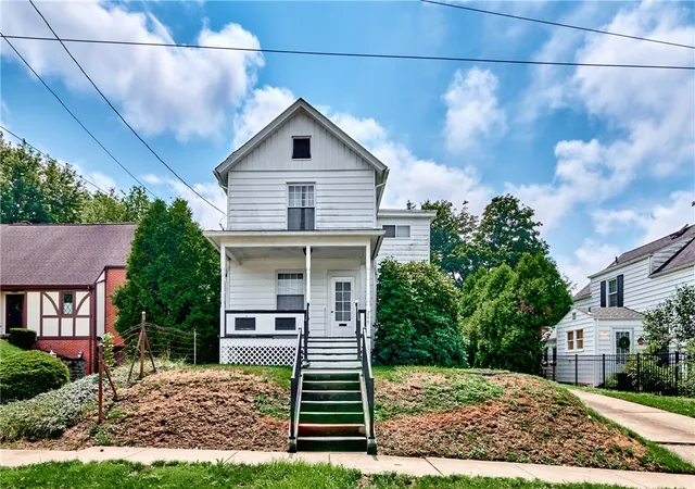 Photo 2 of Single family home for sale at 208 Culvert St, Zelienople Boro, PA 16063 | MLS# 1768967 | Listing updated on 2026-09-12