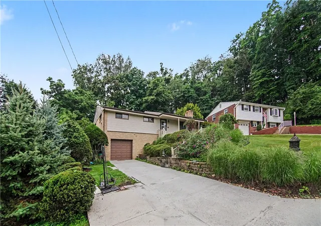 Photo 3 of Single family home for sale at 405 Peters Dr, Shaler, PA 15116 | MLS# 1768947 | Listing updated on 2026-10-17