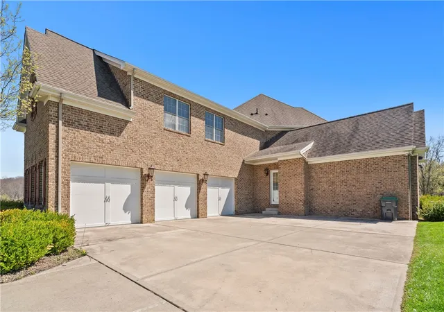 Photo 3 of Single family home for sale at 107 Kingston Ave, Cranberry Twp, PA 16066 | MLS# 1768993 | Listing updated on 2026-09-02