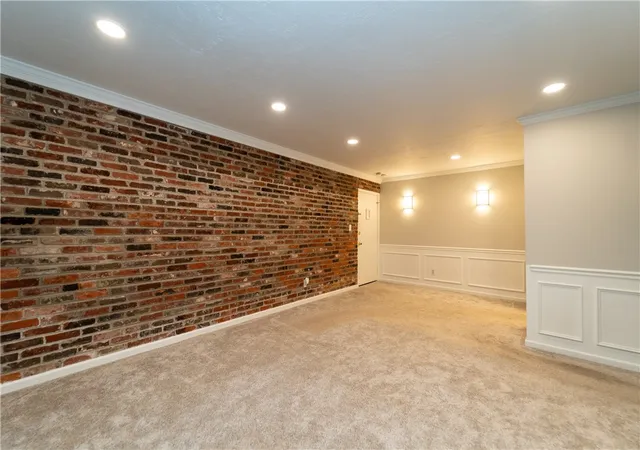 Listing Photo 4 - Condo for sale in building located at 1010 Margarite Dr, Pittsburgh, PA 15216 - Unit #F