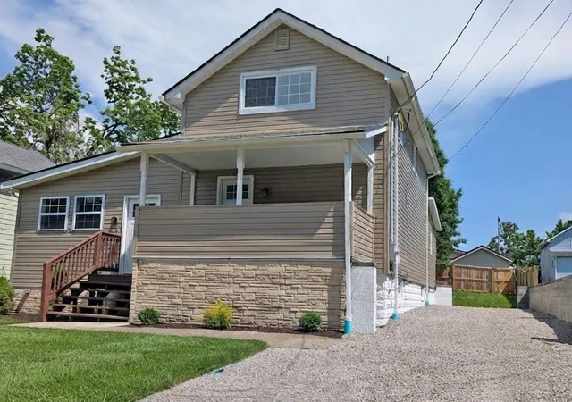 Photo 3 of Single family home for sale at 31 Augusta Ave, Pittsburgh, PA 15315 | MLS# 1769051 | Listing updated on 2026-10-07