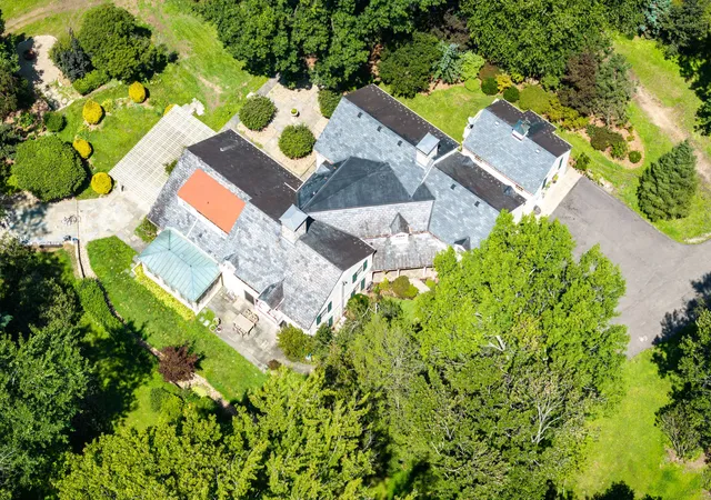 Photo 3 of Single family home for sale at 217 Scaife Rd, Sewickley Heights, PA 15143 | MLS# 1769080 | Listing updated on 2026-10-21