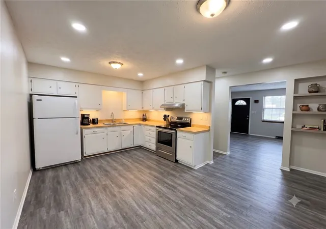Photo 3 of Townhouse for sale at 71 Meanor St, Findlay Twp, PA 15126 | MLS# 1769083 | Listing updated on 2026-10-15