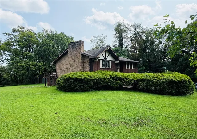 Photo 2 of Single family home for sale at 225 E End Rd, Centerville, PA 15417 | MLS# 1769089 | Listing updated on 2026-09-30