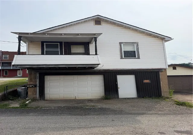 Photo 1 of Single family home for sale at 204 1/2 Longfellow St, Vandergrift, PA 15690 | MLS# 1769159 | Listing updated on 2026-09-09