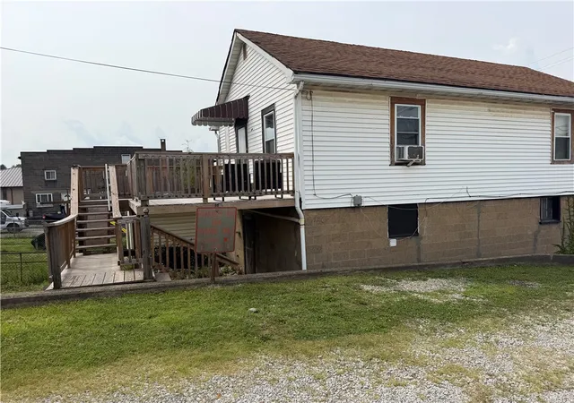 Photo 3 of Single family home for sale at 204 1/2 Longfellow St, Vandergrift, PA 15690 | MLS# 1769159 | Listing updated on 2026-09-09