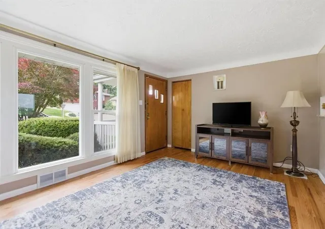 Photo 3 of Single family home for sale at 1540 Oneida Dr, Jefferson Hills, PA 15025 | MLS# 1769162 | Listing updated on 2026-09-05