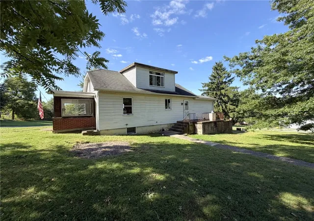 Photo 2 of Single family home for sale at 1661 Amy Ln, North Huntingdon, PA 15642 | MLS# 1769125 | Listing updated on 2026-09-29