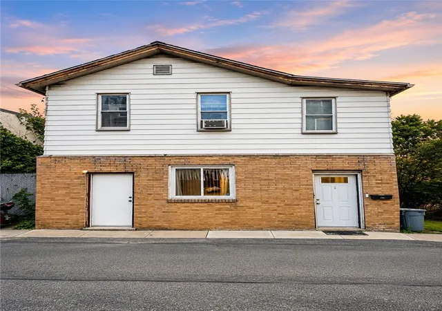 Photo 1 of Single family home for sale at 121 Center Ave, Bellevue, PA 15202 | MLS# 1769184 | Listing updated on 2026-09-15