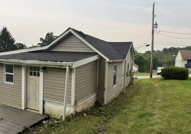 Photo 3 of Single family home for sale at 1227 Davis Ave, Canton Twp, PA 15301 | MLS# 1769206 | Listing updated on 2026-10-06