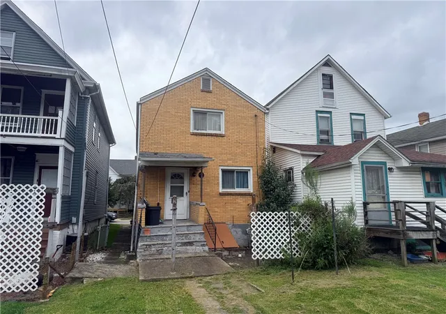 Photo 3 of Single family home for sale at 704 5th Avenue, Ford City Boro, PA 16226 | MLS# 1769207 | Listing updated on 2026-09-02