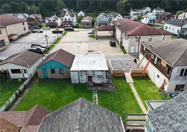 Photo 4 of Single family home for sale at 704 5th Avenue, Ford City Boro, PA 16226 | MLS# 1769207 | Listing updated on 2026-09-02