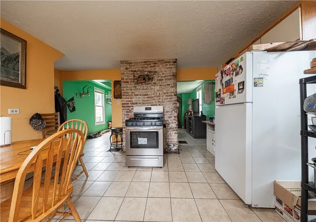 Photo 3 of Single family home for sale at 1362 E Maiden St, South Strabane, PA 15301 | MLS# 1769220 | Listing updated on 2026-10-18