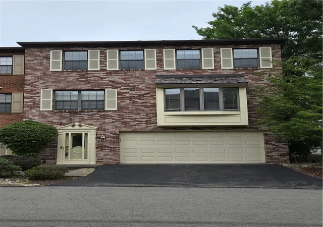 Photo 2 of Condo for sale at 454 Gleneagle Ct, Monroeville, PA 15146 | MLS# 1769256 | Listing updated on 2026-10-12