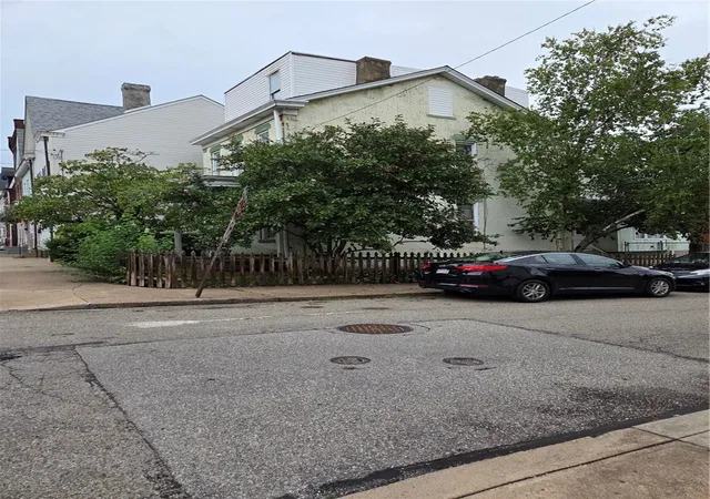 Photo 2 of Single family home for sale at 617 Edmond St, Bloomfield, PA 15224 | MLS# 1769280 | Listing updated on 2026-09-13