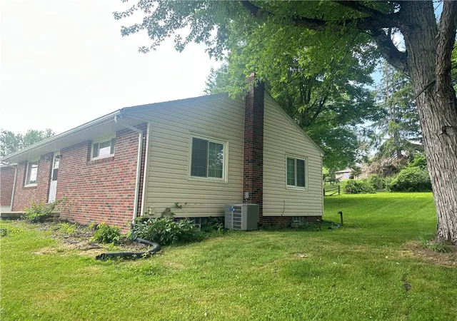 Photo 3 of Single family home for sale at 131 Campmeeting Rd, Findlay Twp, PA 15026 | MLS# 1769325 | Listing updated on 2026-09-06