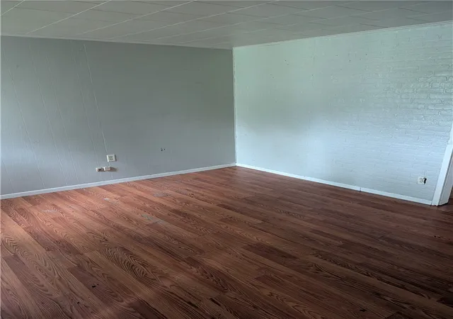 Photo 3 of Single family home for sale at 733 East Dr, Clairton, PA 15025 | MLS# 1769370 | Listing updated on 2026-09-03