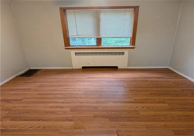 Photo 3 of Single family home for sale at 733 East Dr, Clairton, PA 15025 | MLS# 1769370 | Listing updated on 2026-10-06