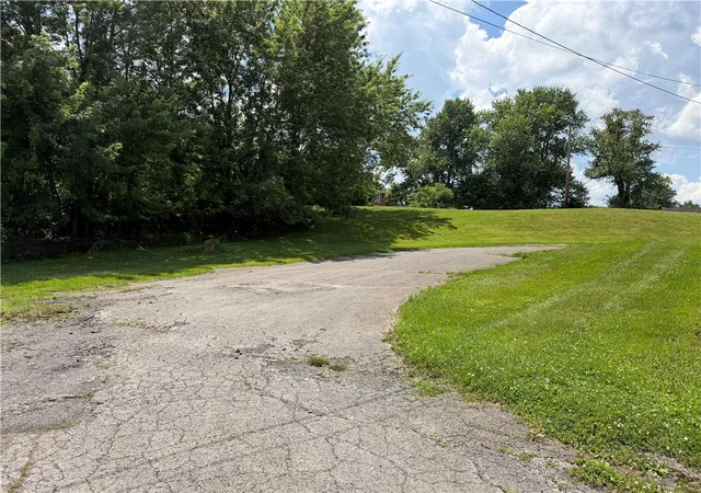Photo 4 of Single family home for sale at 7190 Vine St, Little Beaver Twp, PA 16120 | MLS# 1769402 | Listing updated on 2026-09-08