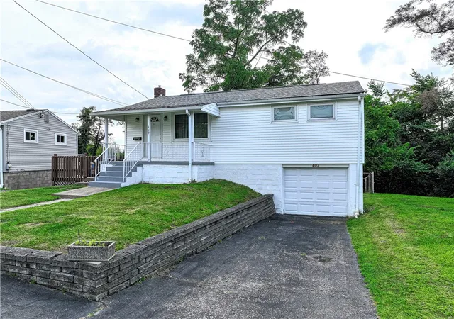 Photo 2 of Single family home for sale at 402 Oakhurst Ave, N Versailles, PA 15137 | MLS# 1769393 | Listing updated on 2026-09-12
