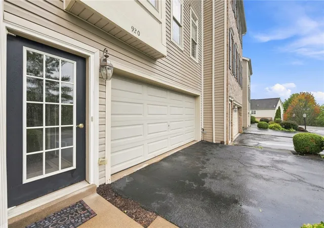 Photo 2 of Sale Pending at 920 Royal Ct, Canonsburg, PA 15317 | MLS# 1769416 | Listing updated on 2026-10-02