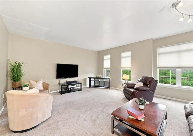Photo 4 of Sale Pending at 920 Royal Ct, Canonsburg, PA 15317 | MLS# 1769416 | Listing updated on 2026-10-02