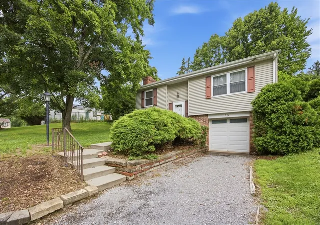Photo 4 of Single family home for sale at 592 Jane St, Cranberry Twp, PA 16066 | MLS# 1769295 | Listing updated on 2026-09-23