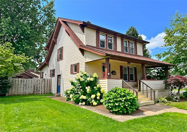 Photo 2 of Single family home for sale at 610 Spring St, Grove City Boro, PA 16127 | MLS# 1769436 | Listing updated on 2026-09-01