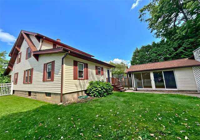 Photo 3 of Single family home for sale at 610 Spring St, Grove City Boro, PA 16127 | MLS# 1769436 | Listing updated on 2026-09-01