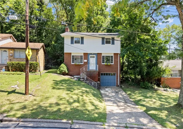 Photo 3 of Single family home for sale at 128 Le Grande Dr, Forest Hills Boro, PA 15221 | MLS# 1769086 | Listing updated on 2026-09-10