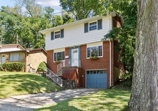 Photo 3 of Single family home for sale at 128 Le Grande Dr, Forest Hills Boro, PA 15221 | MLS# 1769086 | Listing updated on 2026-09-10