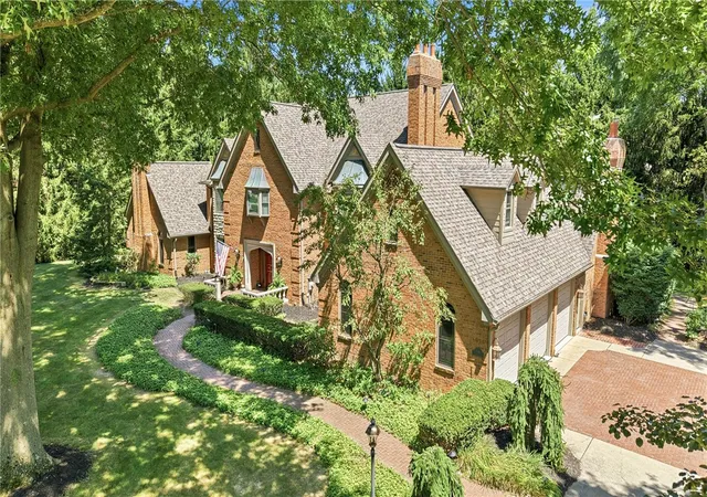 Photo 3 of Single family home for sale at 756 Audubon Dr, Hermitage, PA 16148 | MLS# 1768959 | Listing updated on 2026-09-24