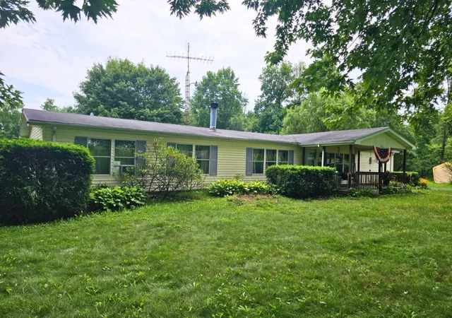 Photo 2 of Sale Pending at 673 Pulaski Mercer Rd, E Lackawannock Twp, PA 16137 | MLS# 1769423 | Listing updated on 2026-09-10