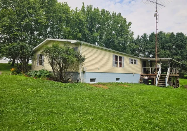 Photo 4 of Sale Pending at 673 Pulaski Mercer Rd, E Lackawannock Twp, PA 16137 | MLS# 1769423 | Listing updated on 2026-09-10