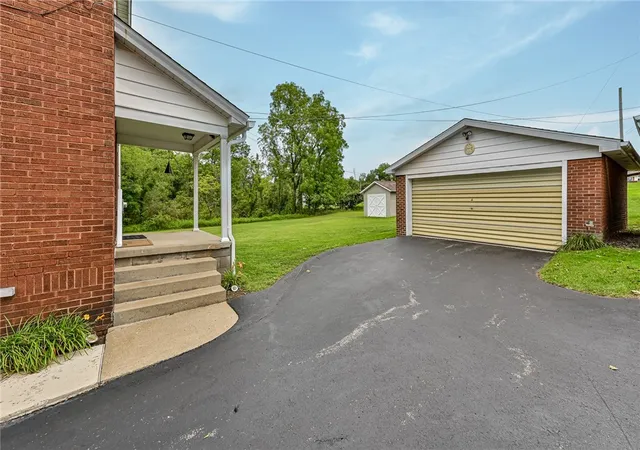 Photo 4 of Single family home for sale at 26 Overlook Ln, Bessemer, PA 16112 | MLS# 1769458 | Listing updated on 2026-09-09