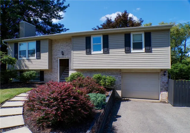Single family home for sale at 118 Whitney Dr, Cranberry Twp, PA 16066 | MLS# 1769465
