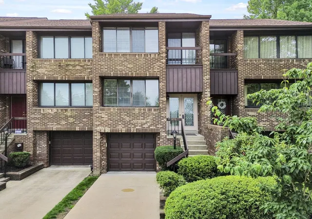 Photo 1 of Condo for sale at 876 Fairways Dr, Oakmont, PA 15139 | MLS# 1769471 | Listing updated on 2026-10-11