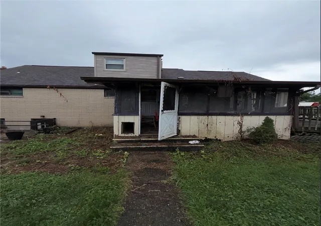 Photo 3 of Single family home for sale at 1319 Oakridge Rd, Mc Donald, PA 15057 | MLS# 1769100 | Listing updated on 2026-09-15