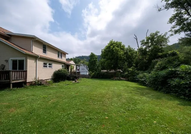 Photo 2 of Single family home for sale at 517 Moray Ln, Elizabeth Twp/boro, PA 15047 | MLS# 1769500 | Listing updated on 2026-09-09