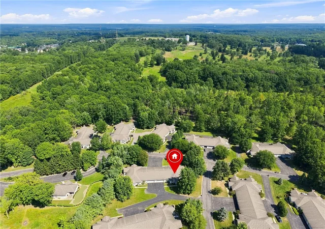 Listing Photo 5 - Condo for sale in building located at 85 Stone Ridge Blvd, Hermitage, PA 16148